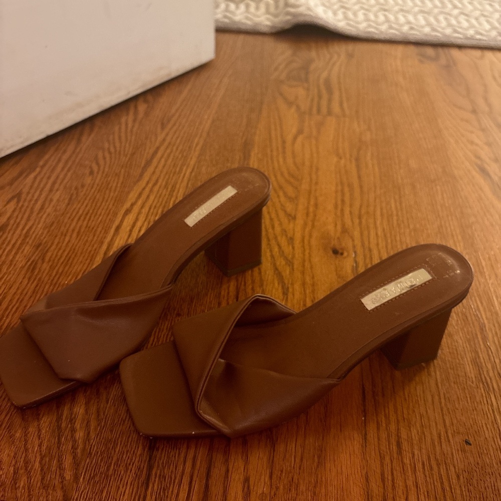 Brown mules